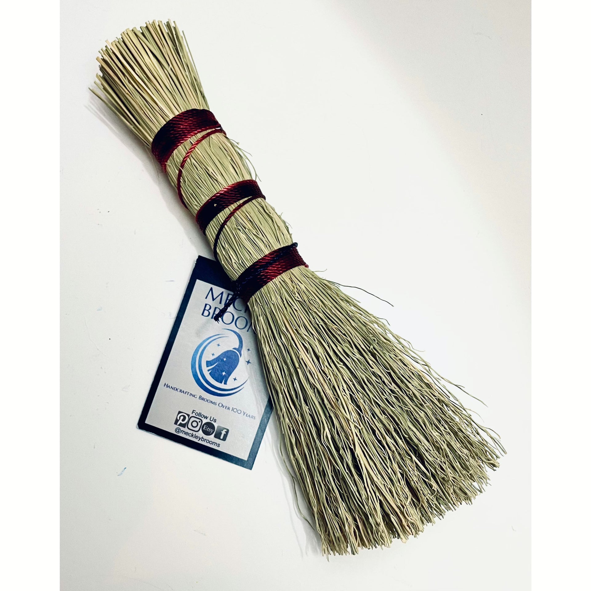 https://www.ninthandpine.com/cdn/shop/products/natural-broomcorn-cast-iron-pot-scrubber-and-mini-whisk-ninth-and-pine-2.heic?v=1698997537&width=1920