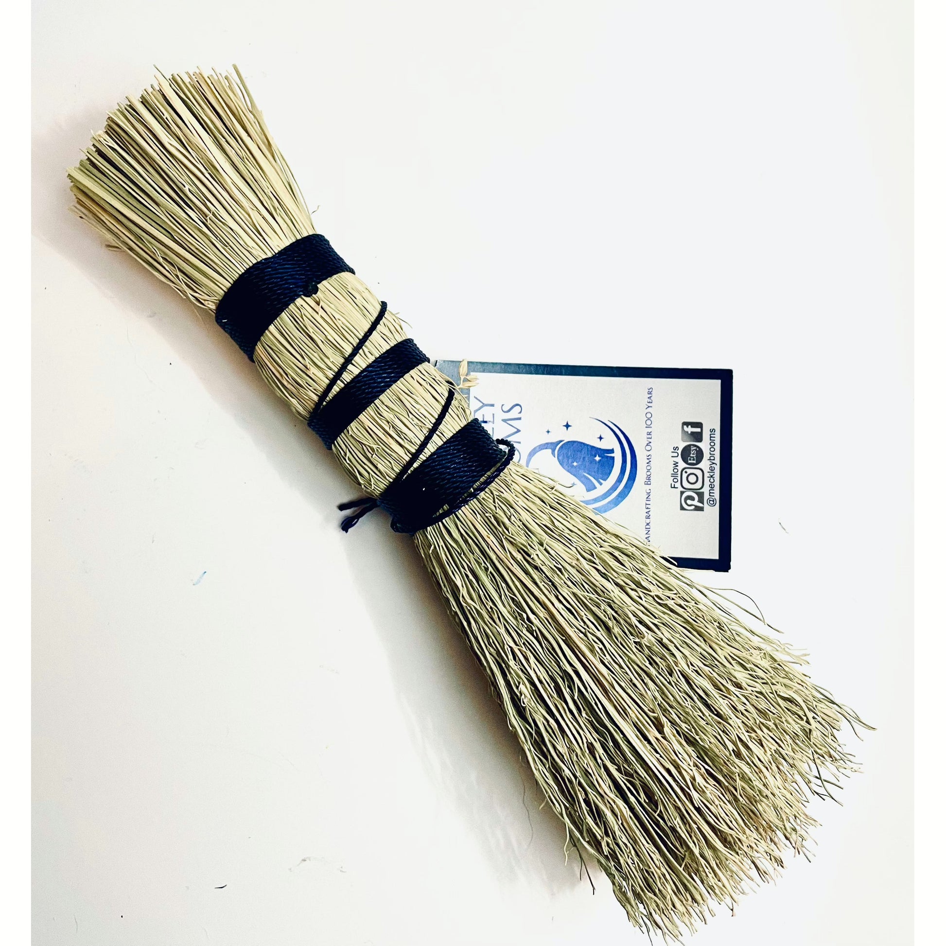 https://www.ninthandpine.com/cdn/shop/products/natural-broomcorn-cast-iron-pot-scrubber-and-mini-whisk-ninth-and-pine-3.heic?v=1698997538&width=1946